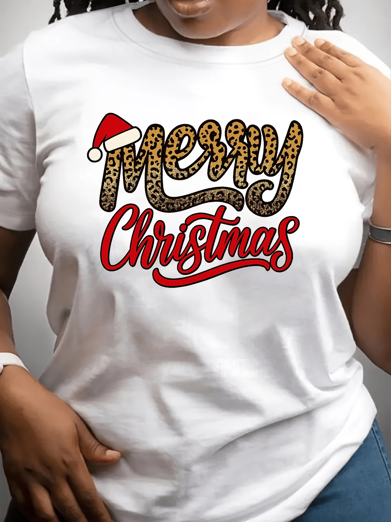Festive Christmas Message With Animal-Themed Printed Lettering And Santa Hat Details Symbolizing Joy And Positive Energy To Celebrate The Spirit Of The Season. Comfortable Casual Women's T-Shirt For Parties And Gatherings - 白色 - 查看 1