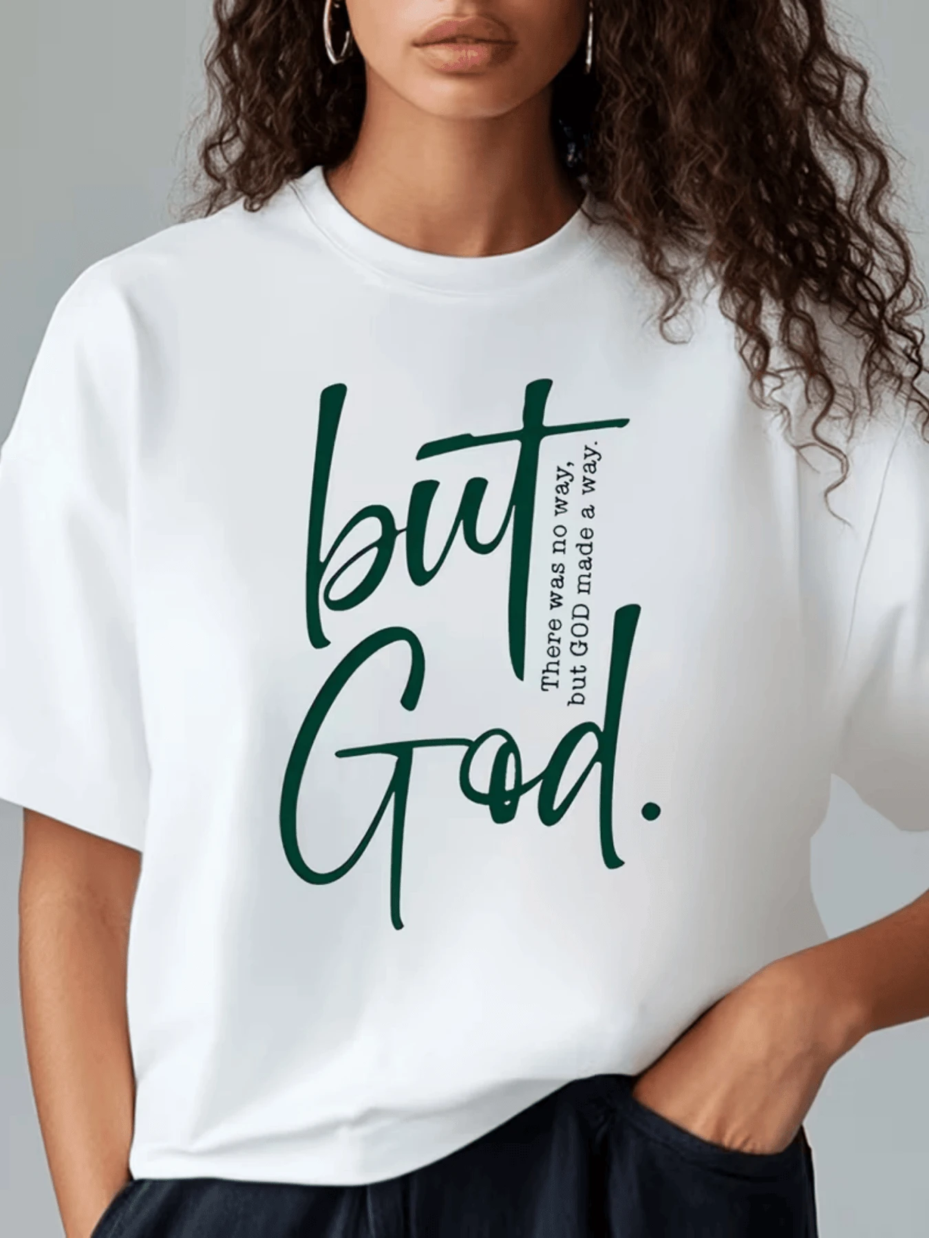 A Powerful Phrase Expressing Faith, Trust, And Hope In Difficult Times, Highlighting The Idea That Everything Is Possible When You Believe In Something Greater. A Modern And Comfortable Women's T-Shirt With An Inspirational Print. - 白色 - 查看 1