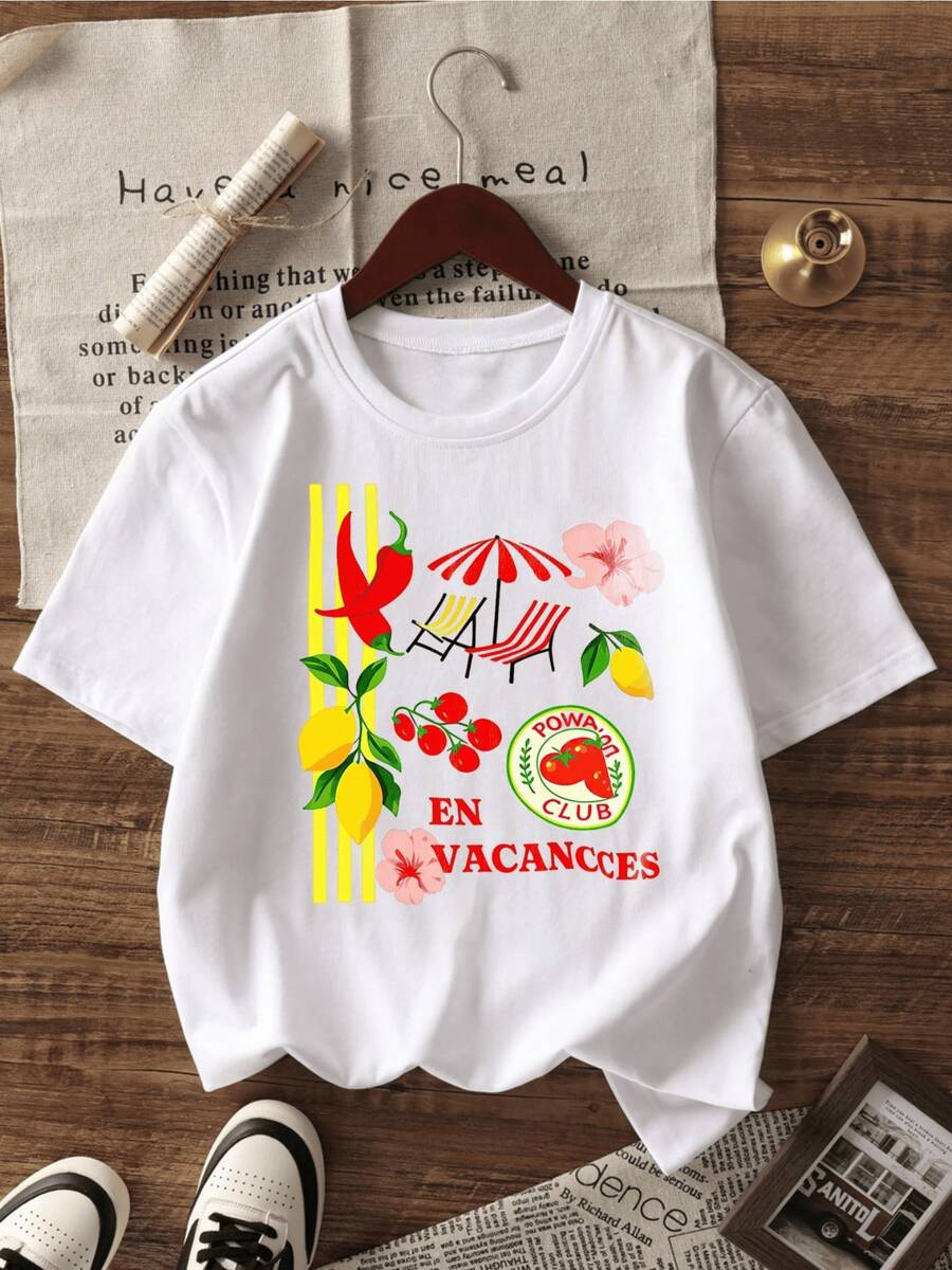 Summer Symbols Evoking The Freshness Of Lemons And The Joy Of Cherries, Alongside Tropical Flowers And Red Umbrellas, Conveying An Air Of Relaxation And Positive Energy. A Modern, Casual Women's T-Shirt For Sunny Days. - 白色 - 查看 1