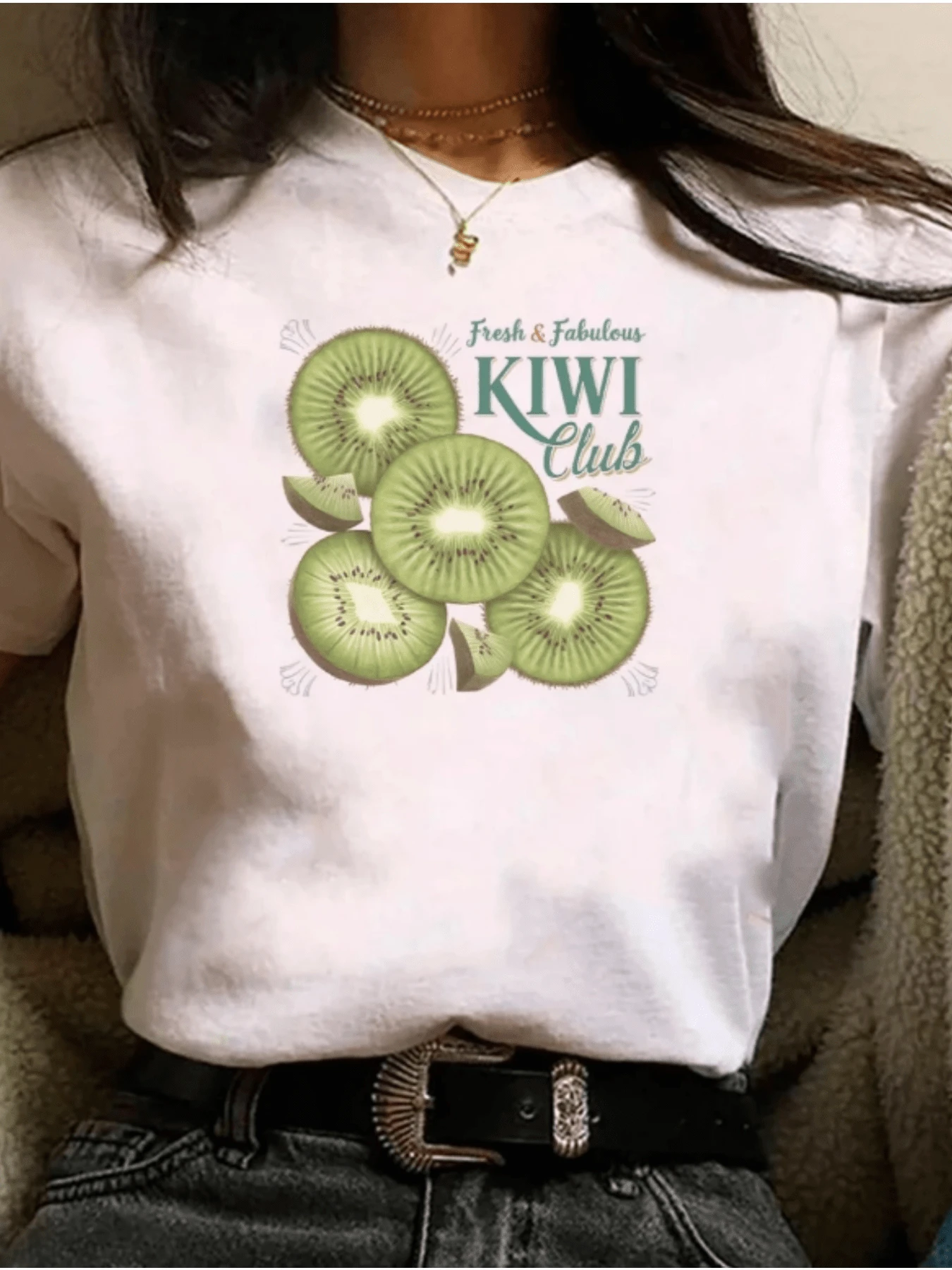 Fresh Kiwi Slices Symbolizing Vital Energy, Naturalness, And Joy-Perfect For Positive Spirits. Comfortable And Modern Women's T-Shirt - 白色 - 查看 1