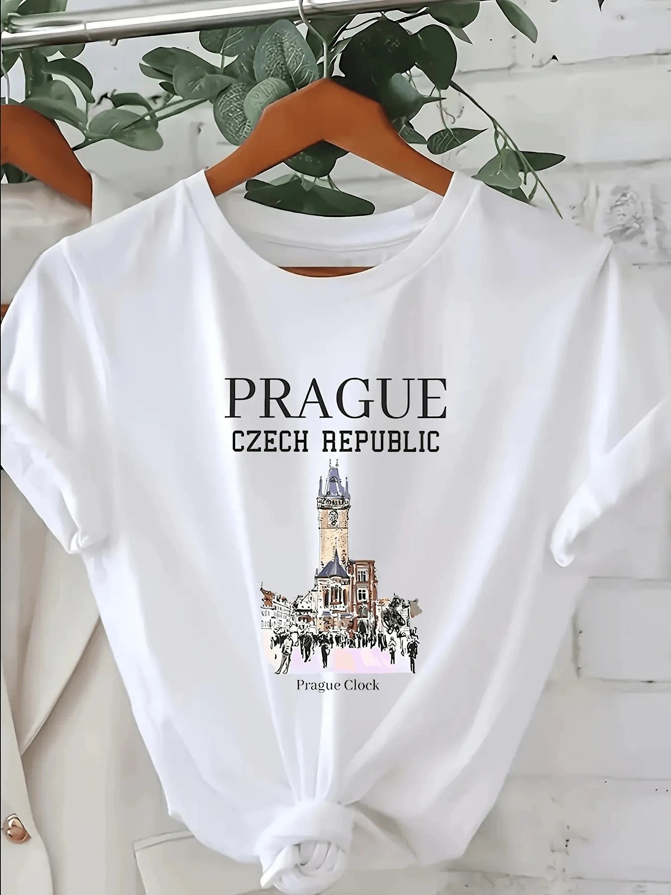 Iconic Prague Tower Reflecting History, Art, And European Charm, Inspiring Unique Travels And Memories. Soft And Comfortable Casual Women's T-Shirt For Everyday Wear. - 白色 - 查看 1