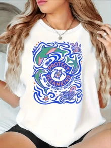 Delfines y tortugas rodeados de corales simbolizan la armonía del mar y la conexión entre humanidad y naturaleza inspirando cuidado del océano camiseta de mujer moderna y cómoda - Blanco - Ver 6