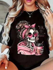 Female Skull With Heart-Shaped Glasses And Pink Scarf Holding A Drink, Displaying A Relaxed Style And Positive Attitude. Comfortable, Modern Casual Women's T-Shirt For Everyday Wear. - 黑色 - 查看 1
