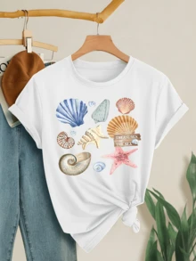 Colorful Seashells Evoke The Calm Of The Ocean And The Spirit Of Summer With Details Reminiscent Of Sand And Waves. Comfortable Casual Women's T-Shirt Ideal For A Seaside Stroll. - 白色 - 查看 6