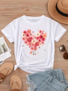 A Heart Formed By Pink And White Flowers Represents The Union Of Nature With Love And Conveys A Feeling Of Tenderness And Joy. A Modern And Comfortable Casual Women's T-Shirt For Everyday Wear. - 白色 - 查看 1