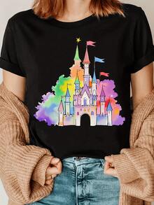 A Magical Castle Surrounded By Brightly Colored Clouds That Evoke Dreams And Fantasy, With Tall Towers And Waving Flags. A Modern, Comfortable, And Youthful Casual Women's T-Shirt For Everyday Wear. - 黑色 - 查看 1