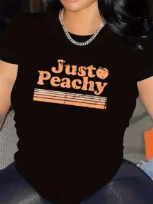 It Symbolizes A Cheerful And Optimistic Attitude With Large Letters That Stand Out Against A Dark Background, Accompanied By A Small Peach That Evokes Sweetness And Energy. Comfortable Casual Women's T-Shirt With A Positive Message For Everyday Wear - 黑色 - 查看 1