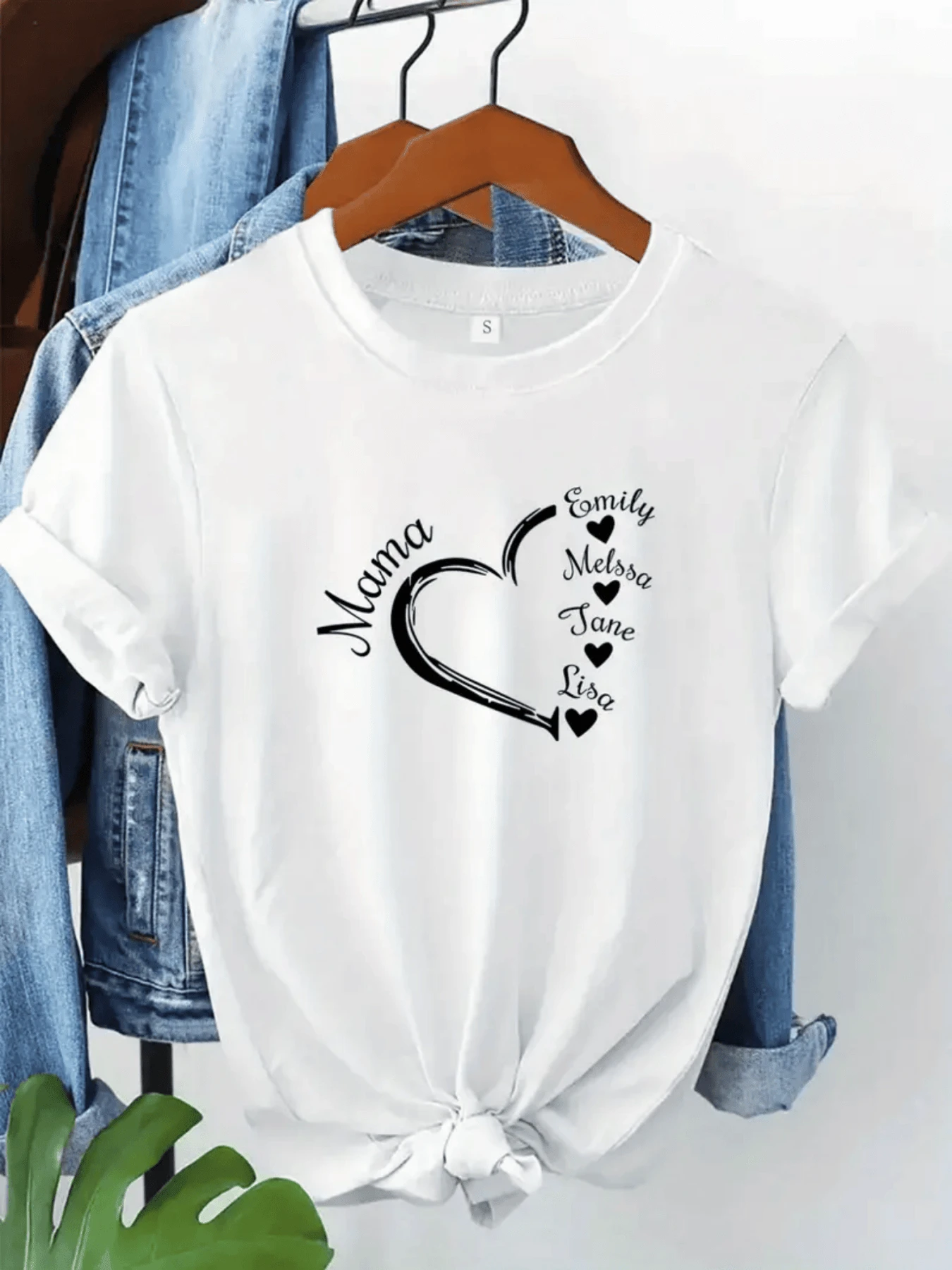 Heart With Names Symbolizing Eternal Love And Family Unity, Ideal For Mothers Who Value Their Deepest Bonds. Modern White Casual Women's T-Shirt - 白色 - 查看 1