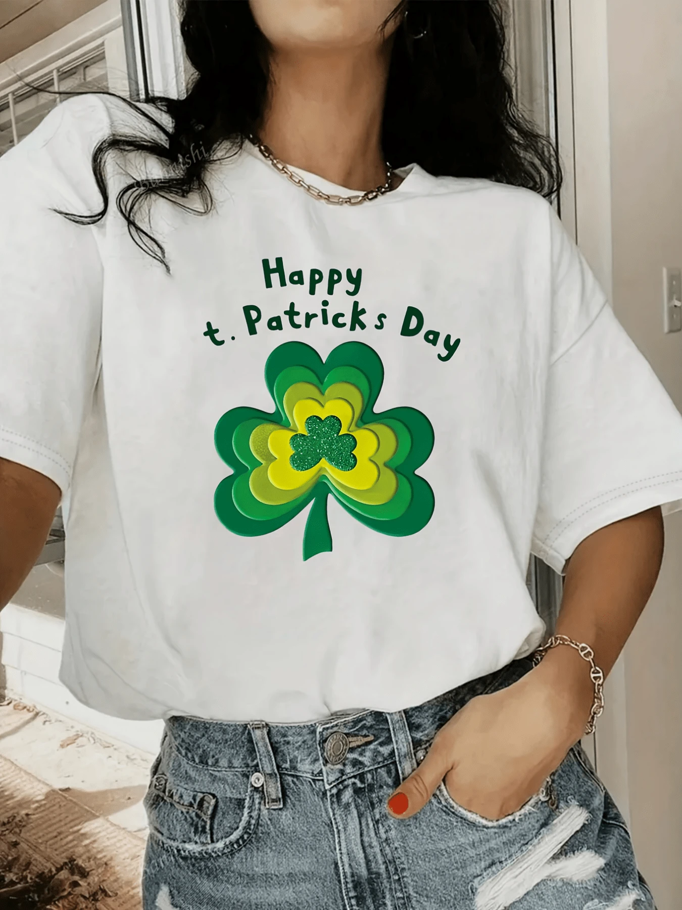 Trébol verde con brillo simboliza la buena suerte la alegría y la celebración del Día de San Patricio con energía positiva camiseta de mujer casual moderna y cómoda para uso diario - Blanco - Ver 1