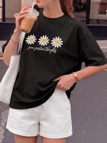 Daisy Flowers Symbolizing Purity, Joy, And Inner Growth, Along With A Message Inspiring Positive Thoughts And Personal Renewal, Make This A Comfortable, Casual Women's T-Shirt Ideal For Relaxed Days. - 黑色 - 查看 8