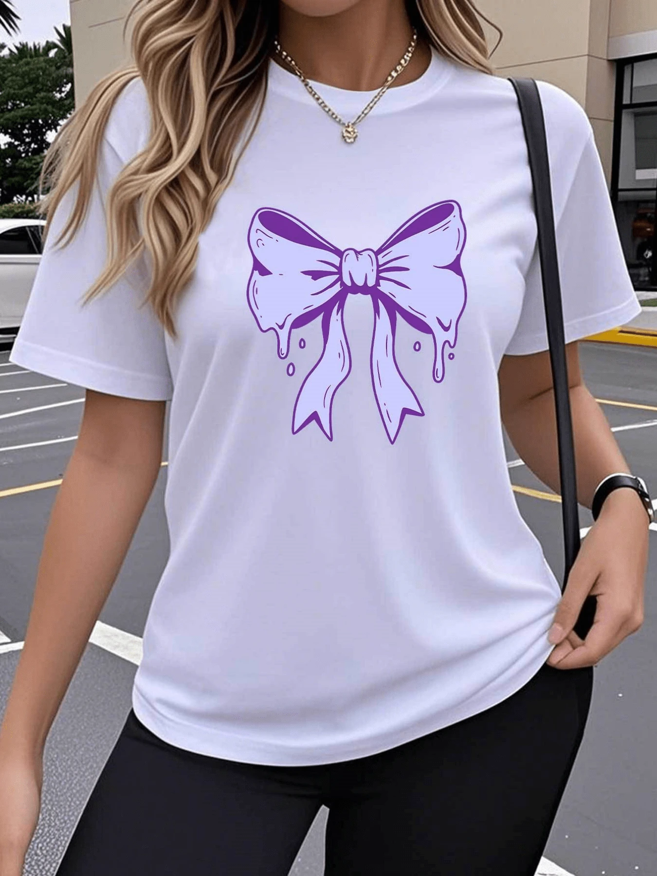 Bright Purple Ribbon Symbolizing Sweetness And Confidence With A Modern Touch In Drops That Evoke Creativity And Freedom. Comfortable, Modern Casual Women's T-Shirt For Summer - 白色 - 查看 1