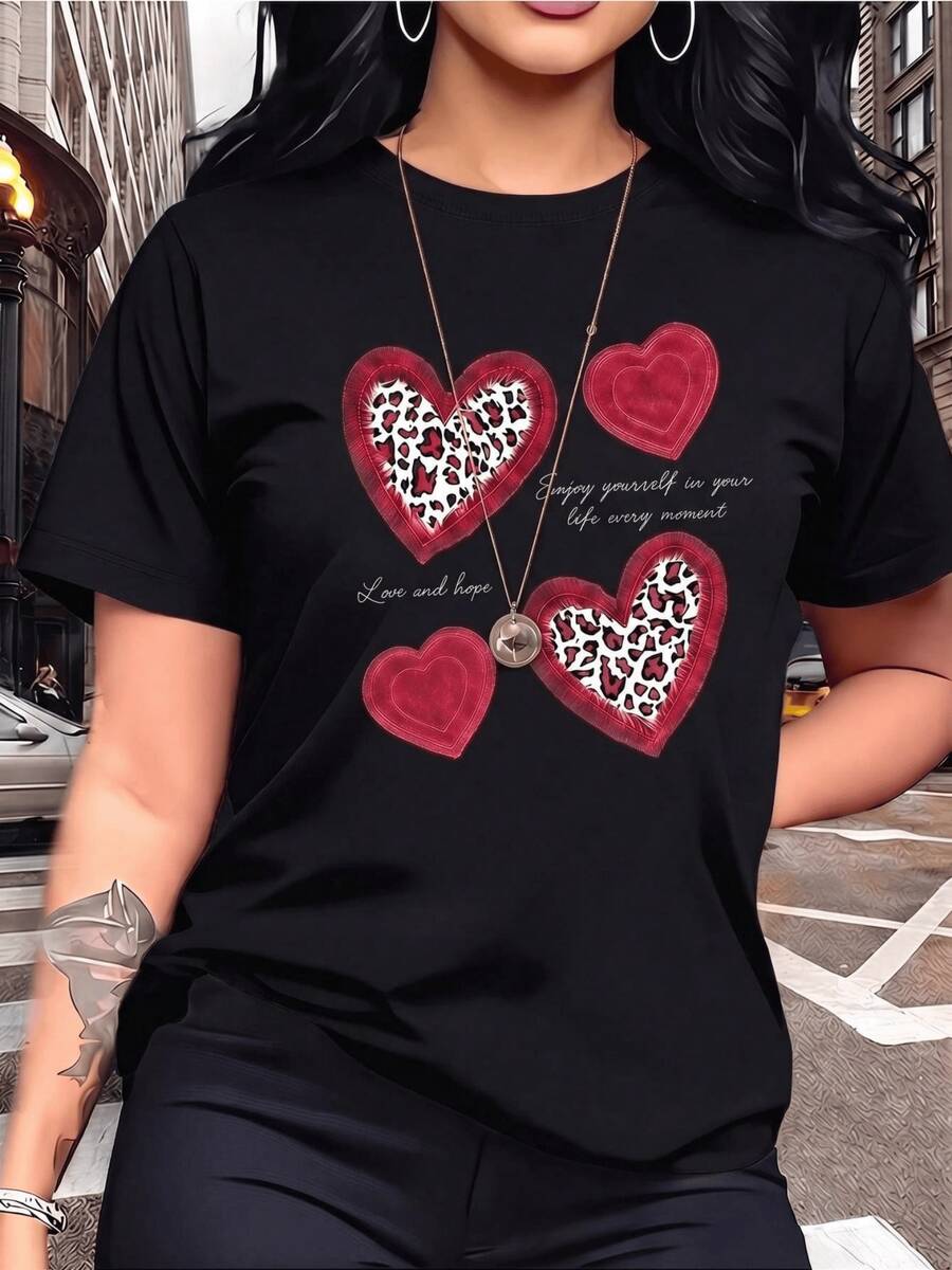 Red Hearts With Animal Print Representing Passion, Freedom, And Hope In Every Moment Of Life. Modern Women's T-Shirt For Comfortable And Stylish Everyday Wear. - 黑色 - 查看 1