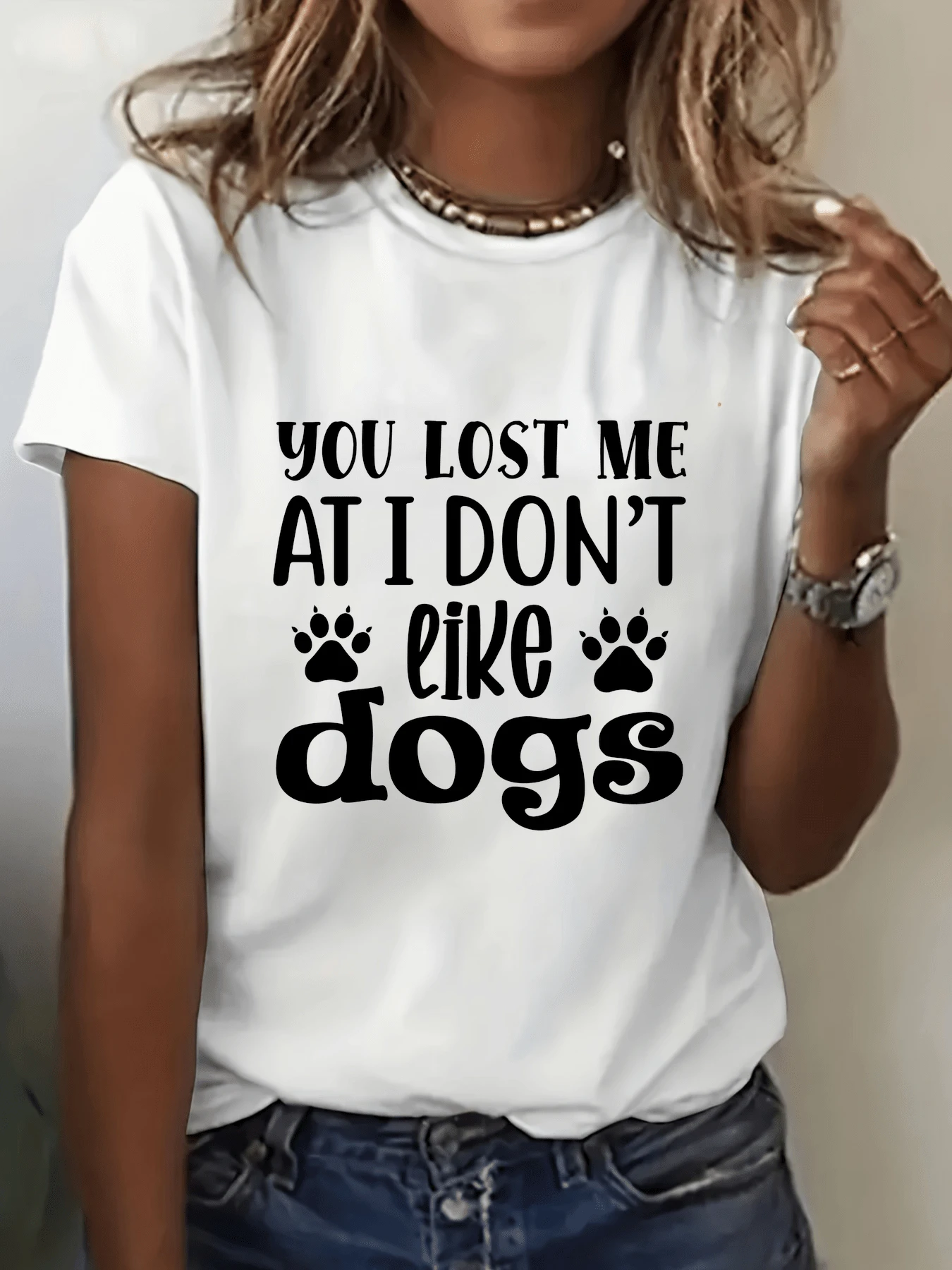 You Made Me Lose My Mind With The Phrase "I Don't Like Dogs." Women's Gray Printed T-Shirt, Fun Animal Lover Letter Print With Paw Prints, Casual Crew Neck Top For Everyday Wear, Urban Style, Loose And Comfortable Fit, Modern And Stylish For Pet Lovers. New Arrivals For Summer. - 白色 - 查看 1