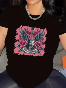 Electric Guitar With Wings Surrounded By Roses Symbolizing The Strength Of The Free Spirit And The Passion Of Rock And Roll. Modern Women's T-Shirt For Casual And Urban Wear. - 黑色 - 查看 1
