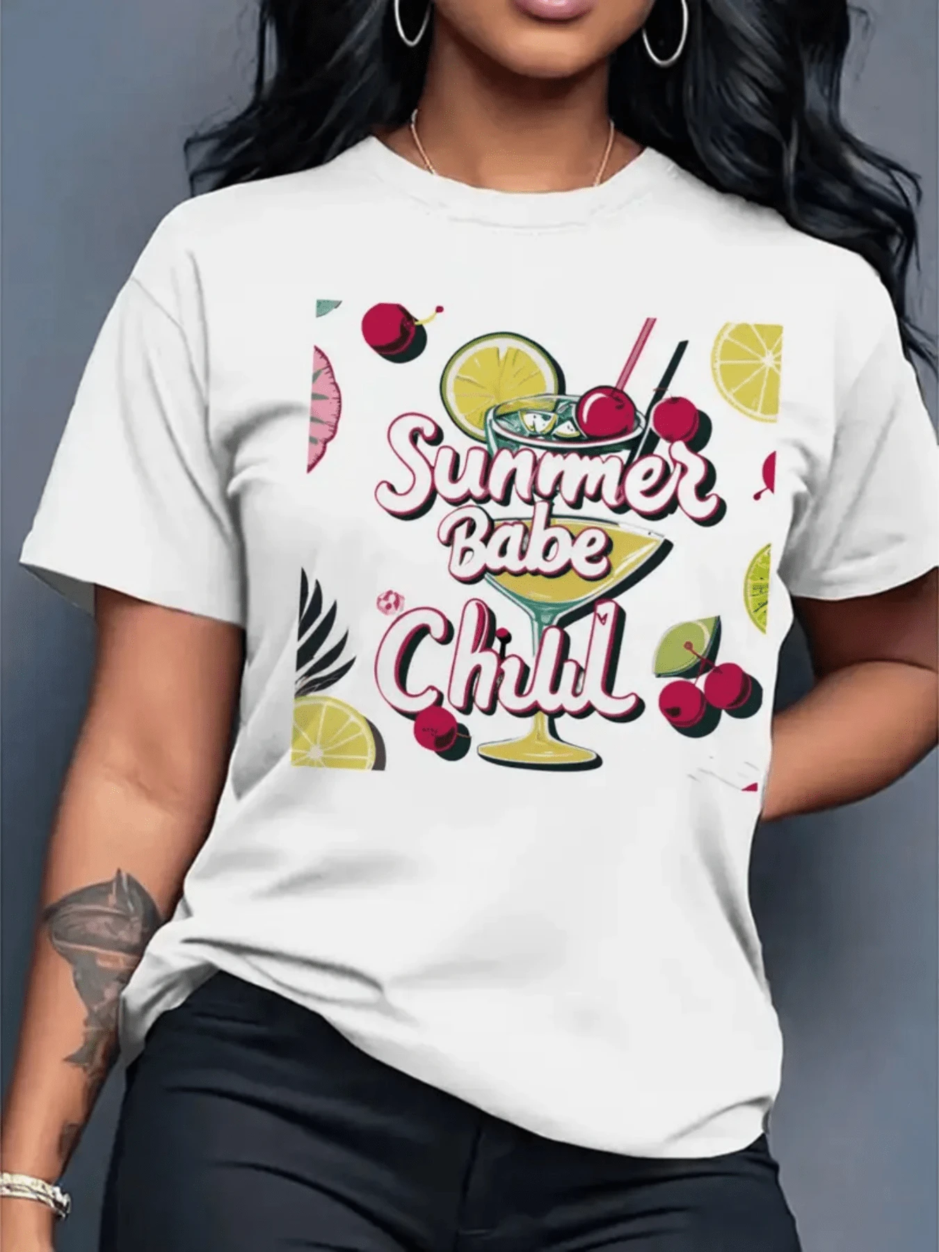 Citrus Fruits And Cherries Next To A Glass That Evokes Freshness, Joy And Moments Of Rest Under The Sun. Modern Women's T-Shirt For Summer, Casual, Comfortable And Youthful - 白色 - 查看 1