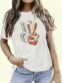 A Hand In A Peace Sign With Retro Tones Symbolizes Harmony, Freedom, And Positive Energy, Uniting Generations Seeking Inner Peace And Balance With Nature. A Modern, Comfortable, Casual Women's T-Shirt For Summer. - 白色 - 查看 1