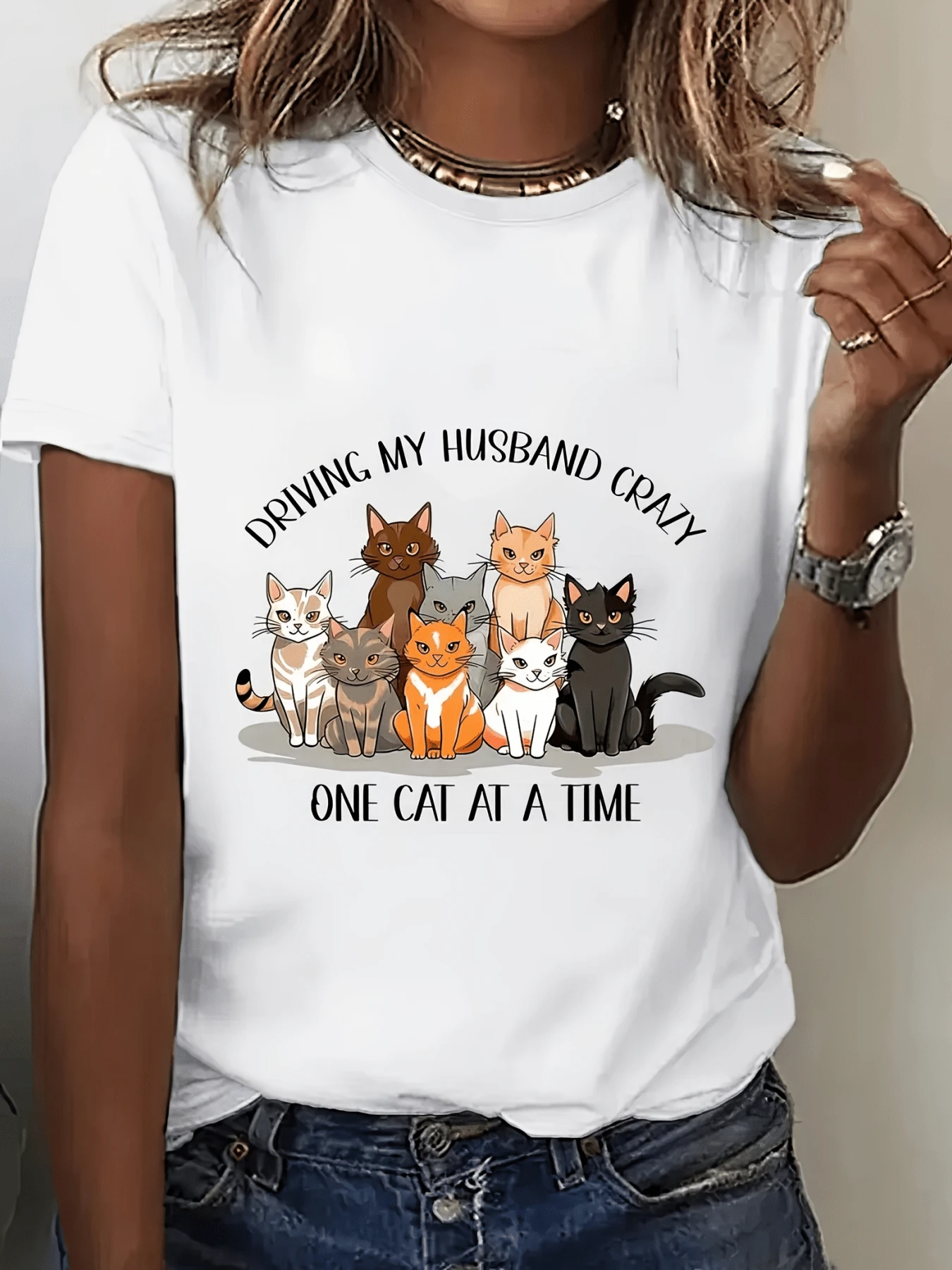 A Group Of Adorable Cats In Different Colors Representing The Joy And Companionship They Bring To Everyday Life, Conveying Humor And Feline Love. Women's Casual Fun Short-Sleeved T-Shirt - 白色 - 查看 1