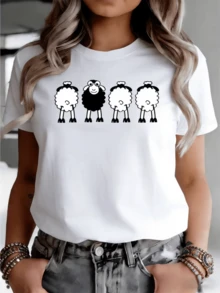 A Group Of White Sheep Next To A Black Sheep In The Center Symbolizes Individuality And The Strength Of Being Different, Conveying A Message Of Confidence And Authenticity. Women's Casual Urban T-Shirt With A Fun, Modern Print - 白色 - 查看 1