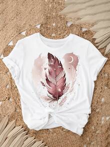Ethereal Feather In Pink Tones Floating On A Crescent Moon Background, Evoking Freedom, Dreams, And Inner Balance. A Modern And Comfortable Casual Women's T-Shirt For Everyday Wear. - 白色 - 查看 1
