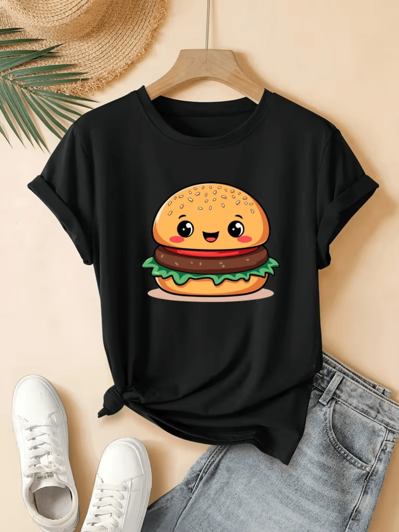 Smiling Hamburger With Cute Eyes Conveys Joy And Fun, Ideal For Those Who Love Food And Casual Style. Modern And Comfortable Women's T-Shirt For Everyday Wear. - 黑色 - 查看 1