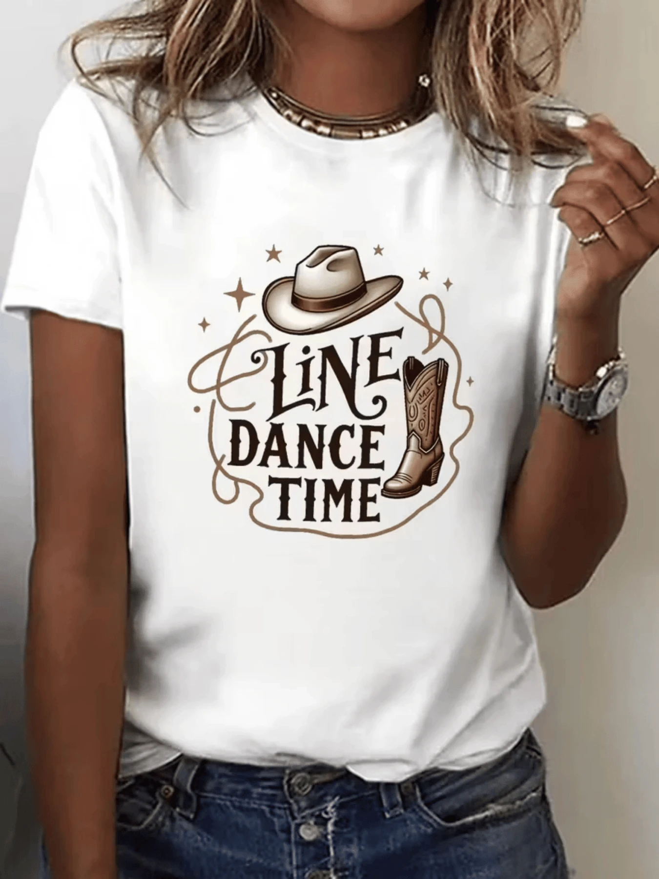 Cowboy Hat And Boot Surrounded By Stars Evoke The Joy Of Country Dancing And The Free Spirit Of The American West; Modern Casual Women's T-Shirt Ideal For Fun Times - 白色 - 查看 1