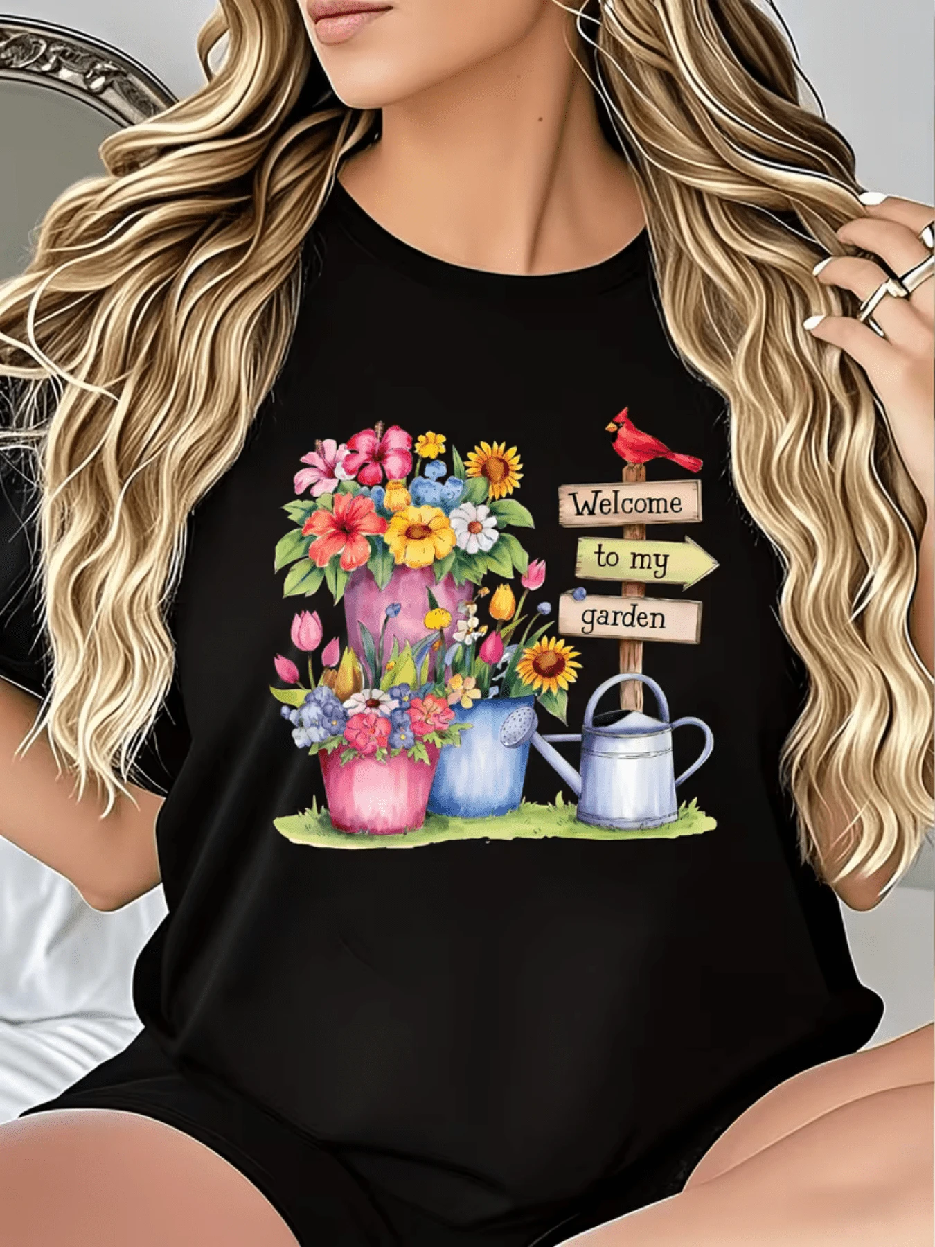 Colorful Potted Flowers Next To A Silver Watering Can And A Sign With The Phrase "Welcome To My Garden" Evoking Peace, Nature, Love For Plants And Everyday Joy. Comfortable Casual Women's T-Shirt For Daily Wear - 黑色 - 查看 1
