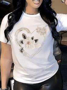 A Heart Formed By Bright Lines Surrounding White Flowers Symbolizes Purity, Love, And Feminine Energy, Perfect For Expressing Elegance And Delicacy. This Modern, Comfortable, Casual Women's T-Shirt Is Ideal For Everyday Wear. - 白色 - 查看 8