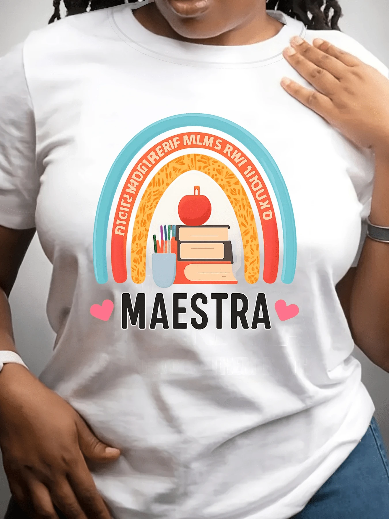Colorful Rainbow Representing Gratitude Towards Teachers With Books, A Useful Classroom Apple, And Hearts Symbolizing Affection And Respect. Comfortable And Modern Women's T-Shirt To Give As A Gift To Teachers. - 白色 - 查看 1