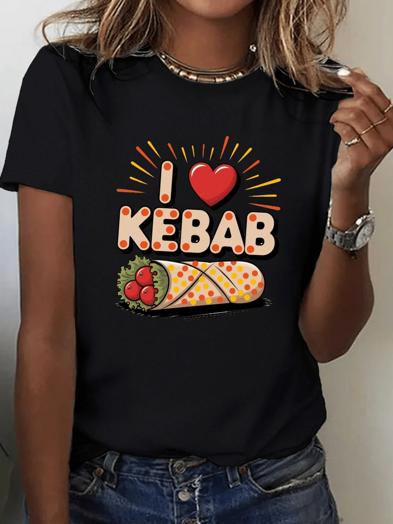 Bright Heart Expressing Love For Fast Food Kebab With Cheerful Colors, Juicy Tomatoes And Positive Energy. Women's Casual Modern Comfortable T-Shirt For Everyday Wear - 黑色 - 查看 1