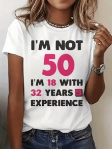 A Fun Phrase That Humorously Expresses That Age Is Just A Number And That Experience Makes Her Feel Young, Reflecting Confidence And Joy. A Modern, Casual Women's T-Shirt With A Positive Message, Ideal As A Gift. - 白色 - 查看 8
