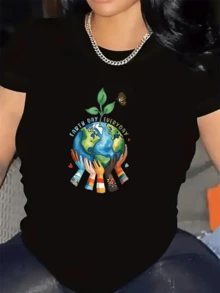Multicolored Hands Hold The Planet Surrounded By Hearts And A Butterfly, Symbolizing Unity, Respect, And Love For The Earth And Nature. Comfortable Casual Women's T-Shirt For Everyday Wear. - 黑色 - 查看 6