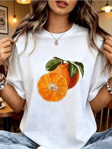Two Juicy Oranges With Green Leaves Symbolize Freshness, Energy, And Vitality, Recalling Sunny Days When Nature Inspires Joy And Vibrant Color. A Comfortable, Modern, Casual Women's T-Shirt For Everyday Wear. - 白色 - 查看 8