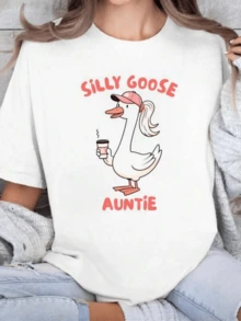 Funny Goose Wearing A Pink Cap Holding A Coffee Cup Expressing Humor And Tenderness, Ideal For Cheerful Aunts, Comfortable Casual Women's T-Shirt For Everyday Wear - 白色 - 查看 6
