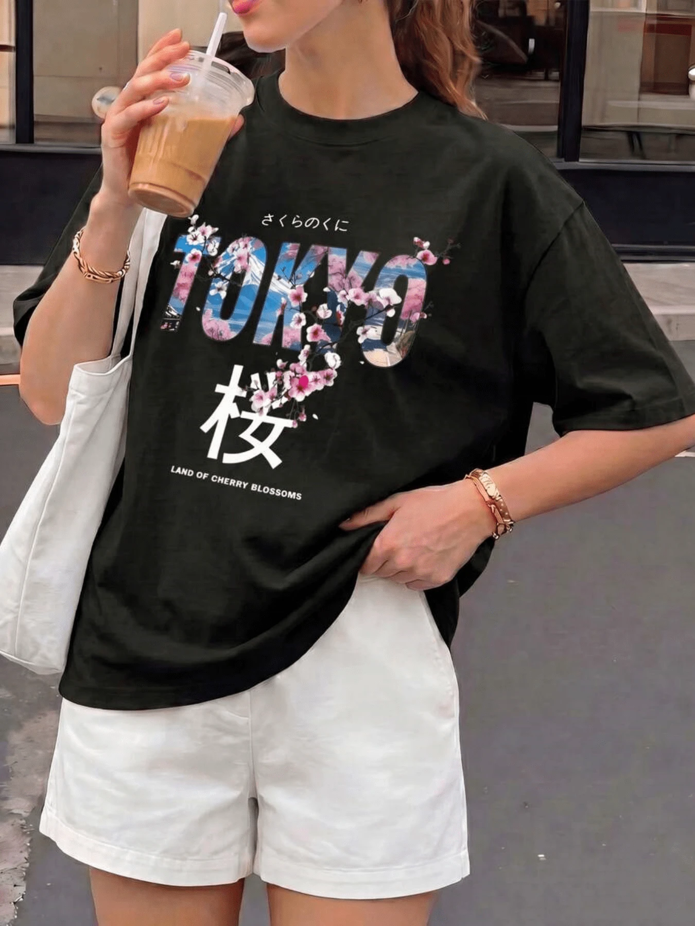 Cherry Blossoms And Artistic Lettering Evoke The Beauty Of Tokyo With A Modern Urban Touch, Reflecting Serenity And Freshness. Comfortable Casual Women's T-Shirt For Summer - 黑色 - 查看 1