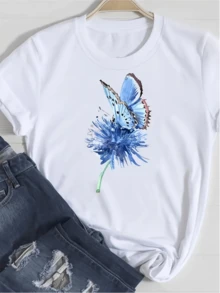 Blue Butterfly Perched On A Flower Symbolizing Freedom, Transformation, And Vital Energy, Reflected In Soft Tones And Artistic Details. Women's Casual, Modern, Comfortable T-Shirt For Everyday Wear. - 白色 - 查看 6