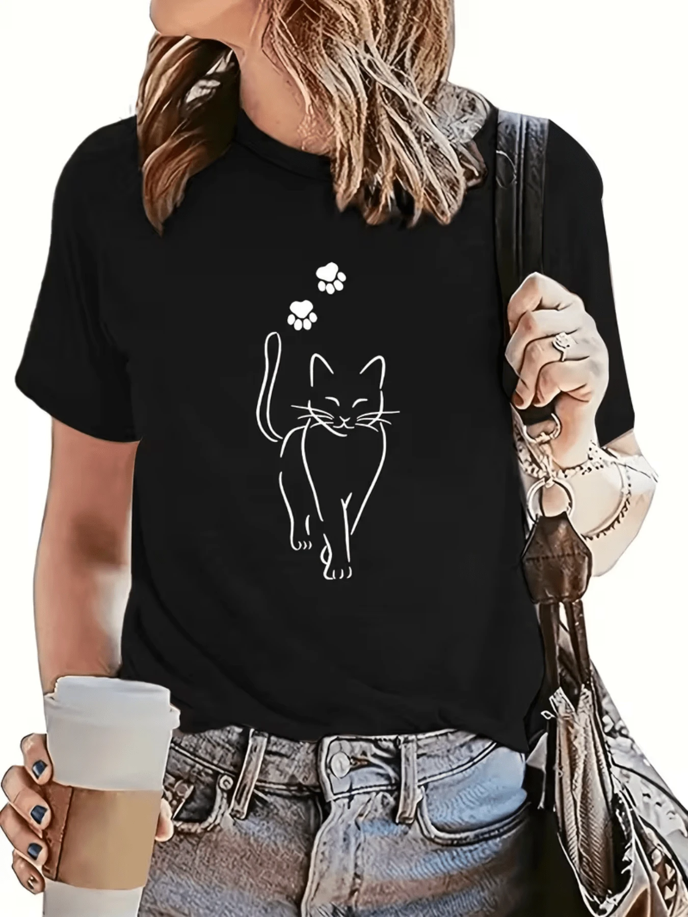 A Cat Walking With Paw Prints Above Its Head Symbolizes Independence, Elegance, And Serenity-Perfect For Reflecting A Love For Animals And Free Energy. A Comfortable, Casual Women's T-Shirt For Everyday Wear. - 黑色 - 查看 1