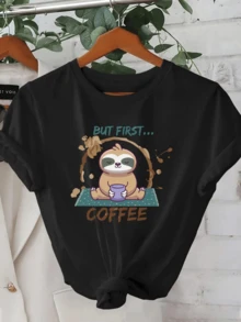 Smiling Sloth Holding A Warm Cup Conveys Morning Calm And A Love For Coffee With A Playful Touch, Ideal For Those Who Enjoy Starting The Day With Good Energy. Comfortable Casual Women's T-Shirt For Everyday Wear - 黑色 - 查看 1