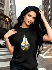 Flowers Inside A Light Bulb Symbolizing The Rebirth Of Nature And The Connection Between Light, Energy, And Life, Conveying Calm And Hope. A Modern, Casual Women's T-Shirt For Everyday Wear. - 黑色 - 查看 1