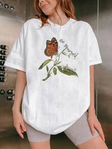 Butterfly On Green Branches Symbolizing Transformation And Inner Beauty Alongside The Message Be Yourself That Inspires Confidence And Freedom. Comfortable Casual Women's T-Shirt Ideal For Everyday And Modern Wear. - 白色 - 查看 1