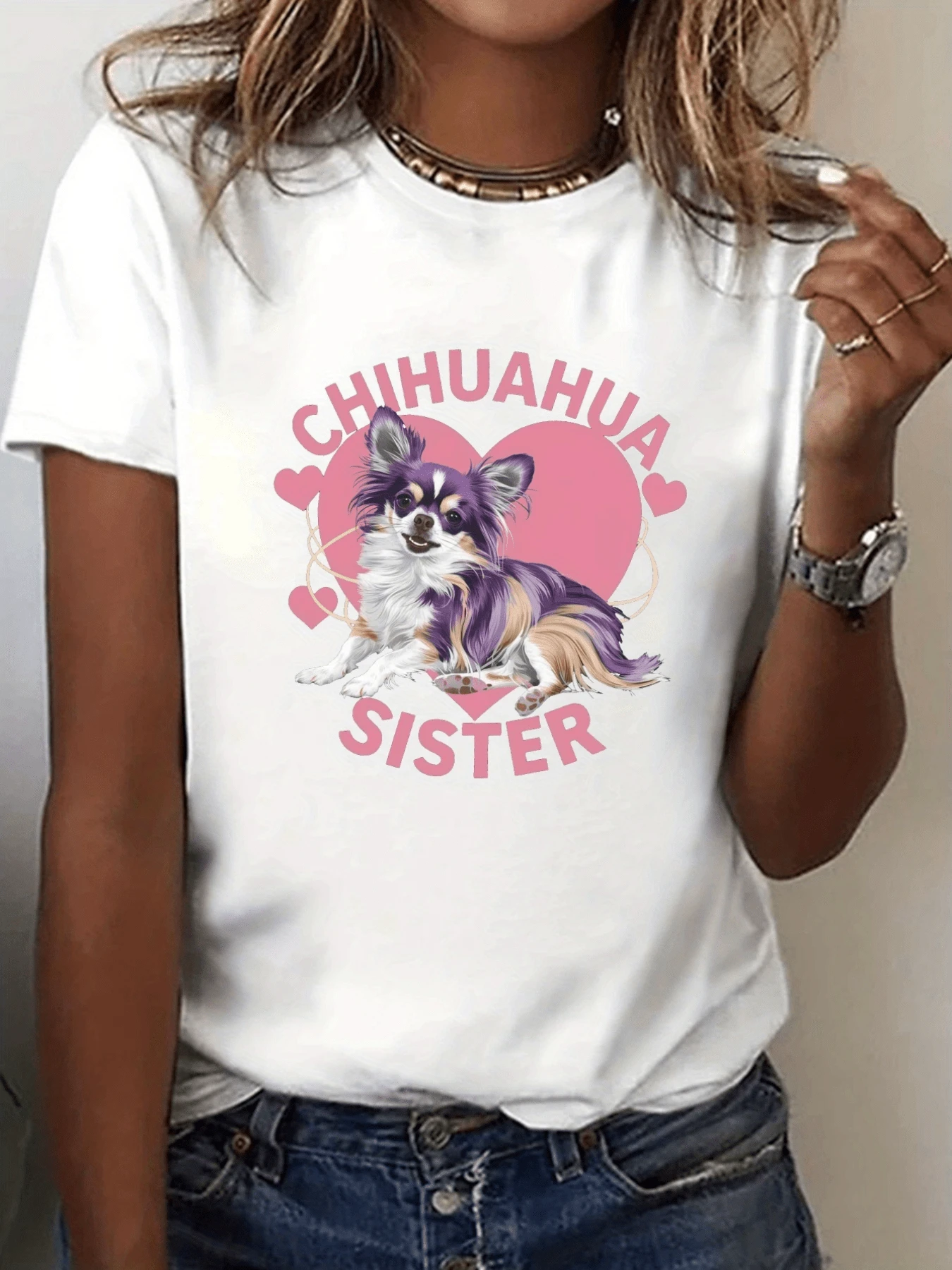Pink Heart With A Cute Little Chihuahua Dog Symbolizing Love, Loyalty, And Tenderness For Those Who Adore Their Pets. A Modern And Comfortable Casual Women's T-Shirt. - 白色 - 查看 1