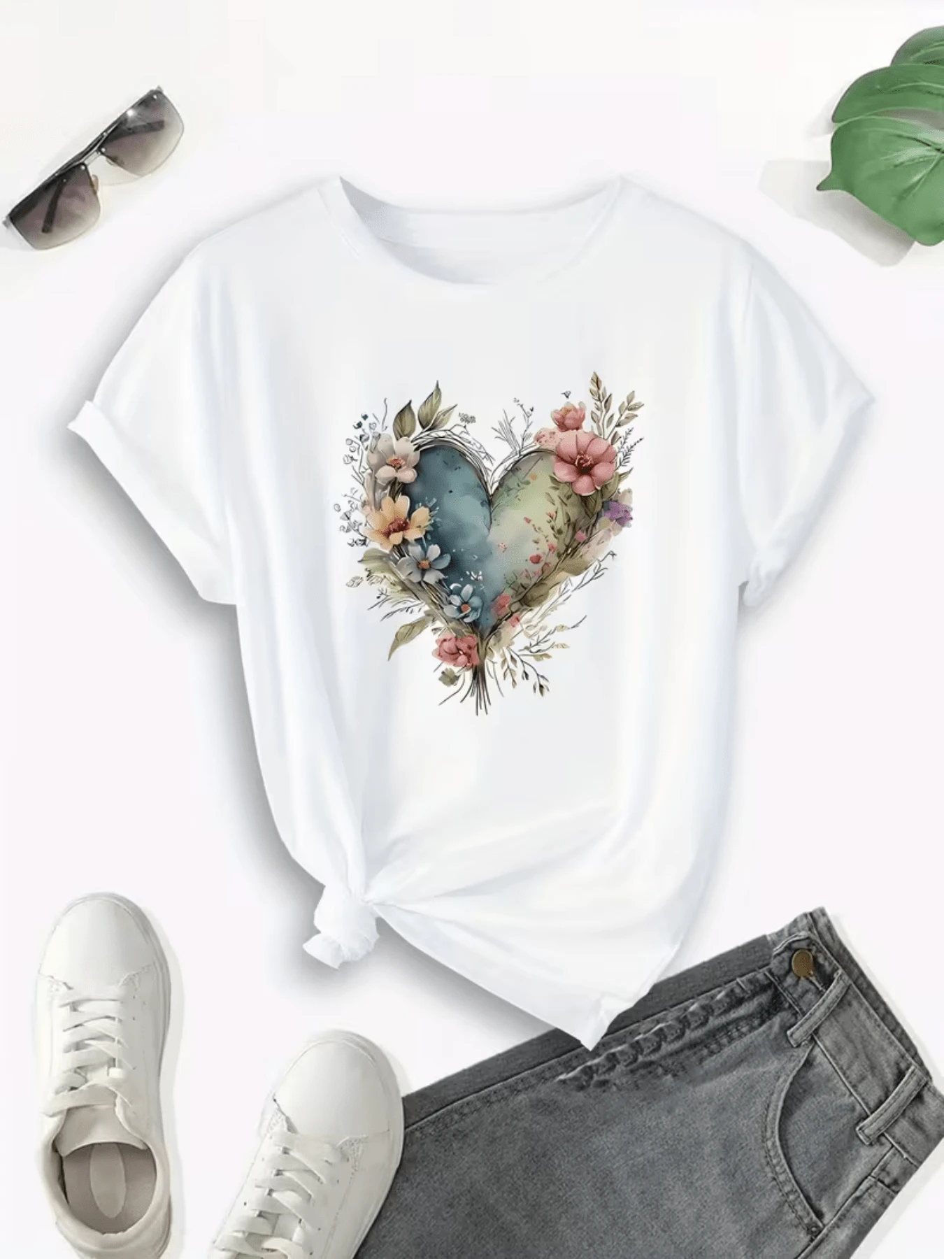 A Blue Heart Surrounded By Colorful Flowers Symbolizing Love, Serenity, And Hope, With Natural Details That Evoke Harmony And Beauty. A Modern And Comfortable Casual Women's T-Shirt. - 白色 - 查看 1