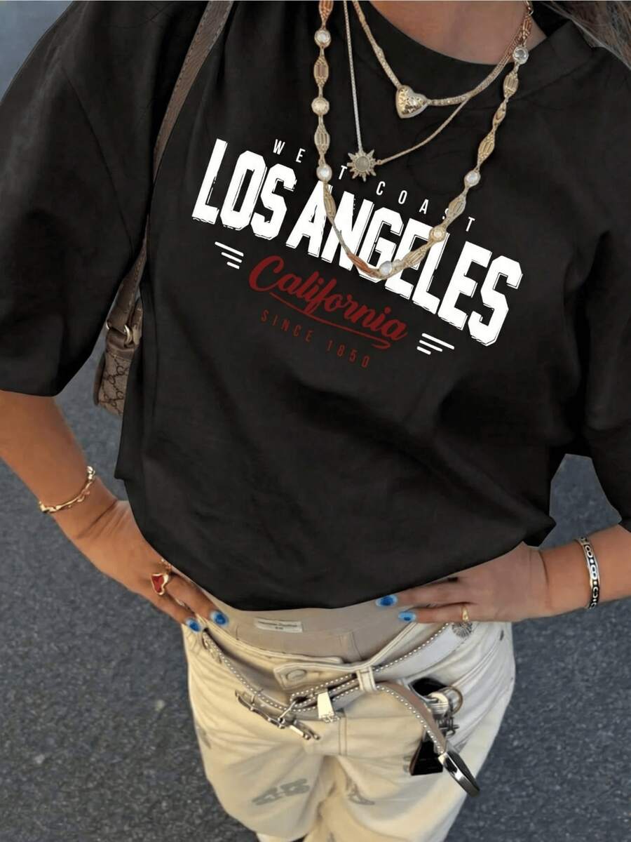 A Phrase Inspired By The Urban Energy Of The West, Evoking The Freedom And History Of California With A Vintage Touch Full Of Character. A Modern, Comfortable, Casual Women's T-Shirt For Everyday Wear. - 黑色 - 查看 1