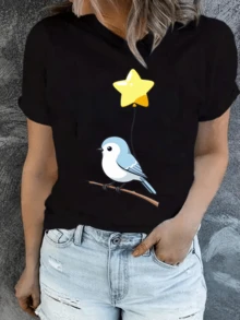 Blue Bird Resting On A Branch Holding A Star-Shaped Balloon Symbolizing Freedom, Hope, And Lofty Dreams. Modern, Comfortable, Casual Women's T-Shirt For Everyday Wear. - 黑色 - 查看 1