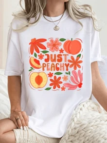 Ripe Peaches And Cheerful Flowers Convey A Feeling Of Freshness, Optimism, And Positive Energy For Sunny Days. Casual, Comfortable, And Modern Women's T-Shirt - 白色 - 查看 1