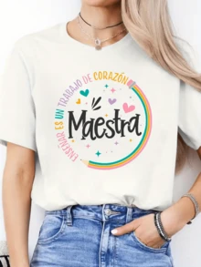 A Heart That Teaches With Love, Alongside Vibrant Colors, Hearts, And A Phrase Dedicated To The Teacher Who Inspires Joy And Passion For Teaching. A Comfortable, Casual Women's T-Shirt, Perfect As A Teacher Gift. - 白色 - 查看 6