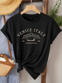 Puente de Venecia sobre el canal con góndola y letras que evocan la historia y la serenidad de los viajes por Italia camiseta de mujer casual cómoda para uso diario - Negro - Ver 1