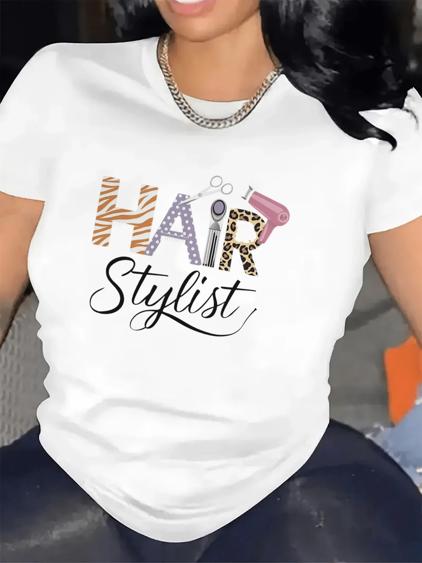 Words That Celebrate The Passion For Hair Art With Colorful Lettering Symbolizing Creativity, Beauty Tools, And Feminine Strength. Ideal For Modern Professionals. Casual Women's T-Shirt With A Motivational Message. - 白色 - 查看 1