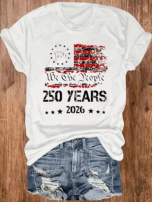 Flag In Shades Of Red And White With Historical Text Celebrating Two And A Half Centuries Of Freedom, Unity, And National Pride, Displaying The Years 1776 And 2026 With Patriotic Stars. Modern Casual Women's T-Shirt For Historical Celebration - 白色 - 查看 8