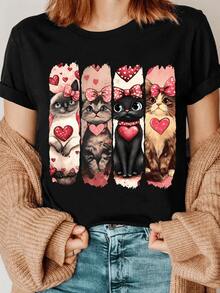 Four Adorable Cats With Big Eyes And Red Bows Share Hearts That Express Tenderness, Friendship, And Love With An Artistic Touch Full Of Warmth And Sweetness. Comfortable Casual Women's T-Shirt For Everyday Wear - 黑色 - 查看 1