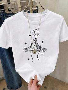Hands Holding The Planets And A Crescent Moon Symbolizing The Soul's Connection To The Universe And The Energy Of Cosmic Balance. A Modern, Casual Women's T-Shirt For Comfortable And Stylish Everyday Wear. - 白色 - 查看 1